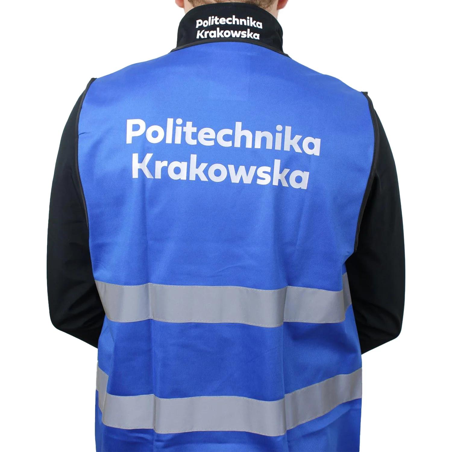 Kamizelka odblaskowa - Sklep Politechniki Krakowskiej Kamizelka odblaskowa z logo Politechniki Krakowskiej na modelu - widok z tyłu