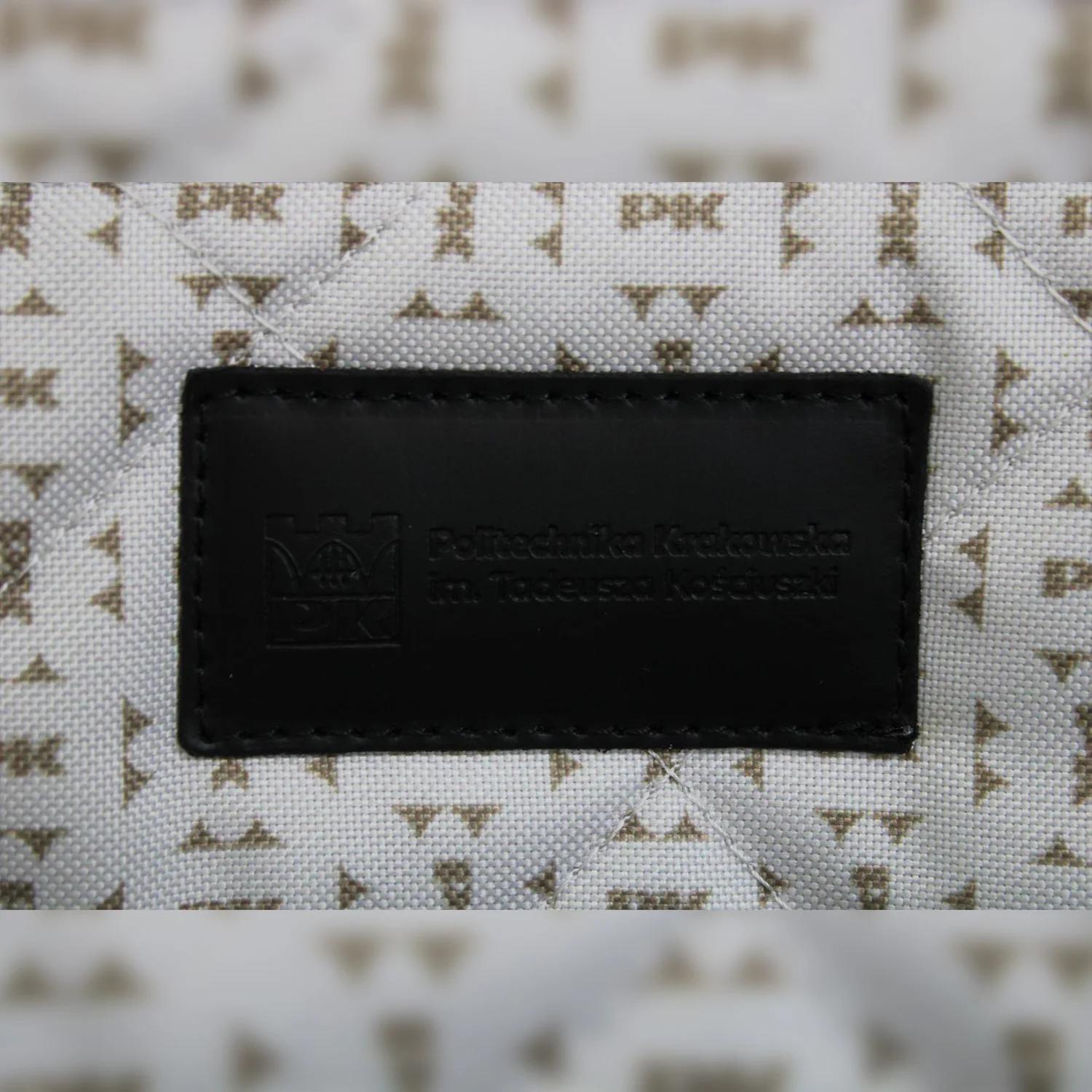 BATYCKI laptop bag - Cracow University of Technology Store BATYCKI laptop bag black with Cracow University of Technology logo inside - close-up to logo